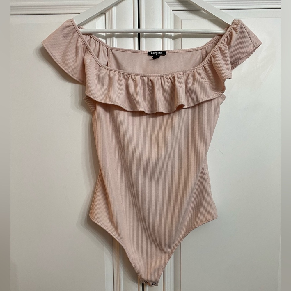 Express Women’s Sz Small Pink Ribbed Off the Shoulder RuffleThong Bodysuit